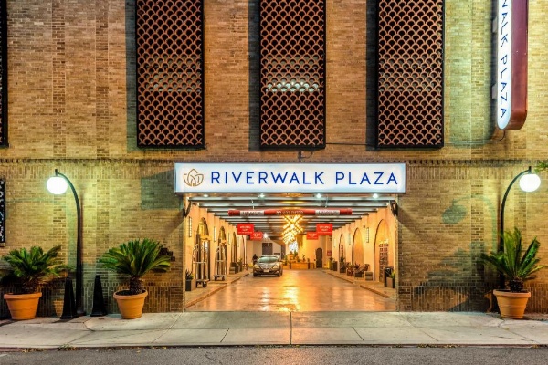 Riverwalk Plaza Hotel And Suites image 16